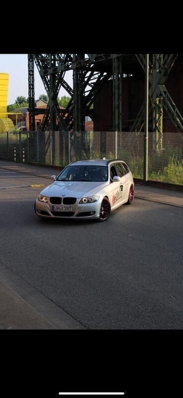 Silber Gebraucht 2010 BMW 320 Kombi | 4.800 € (Guter Preis) - Bild 1/4
