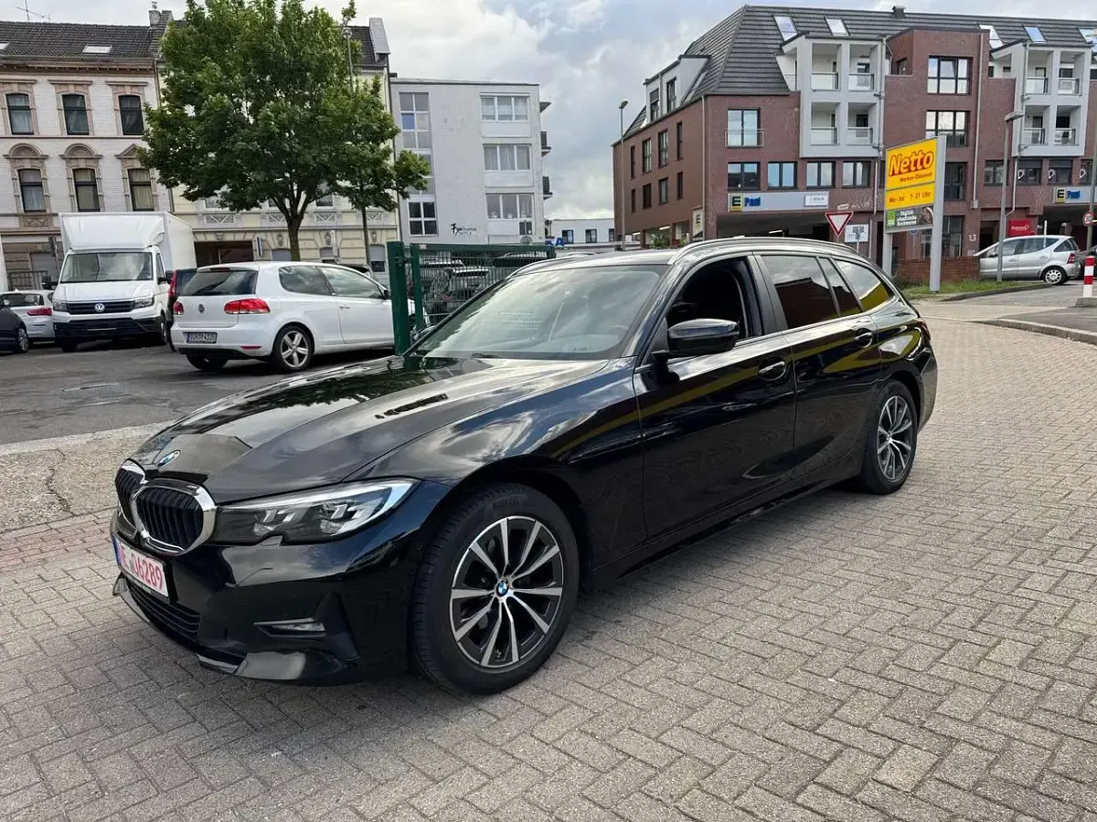 Używany BMW 320 Advantage 190 KM (139 kW) 2022 Czarny Kombi