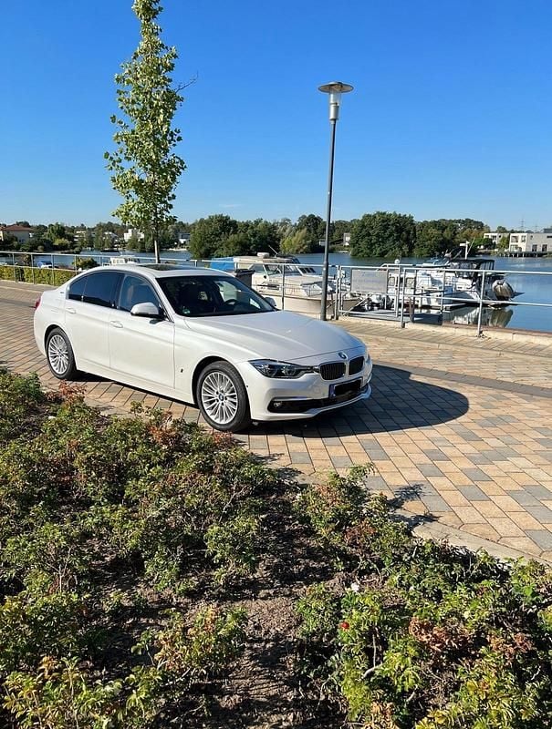 Gebraucht BMW 330e iPerformance 251 PS (184 kW) 2018 Weiß Limousine