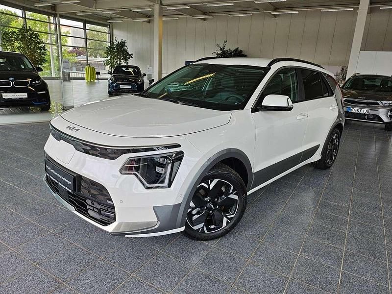 Snow white pearl Neu 2025 Kia Niro Inspiration SUV | 39.475 € (Fairer Preis) - Bild 1/4