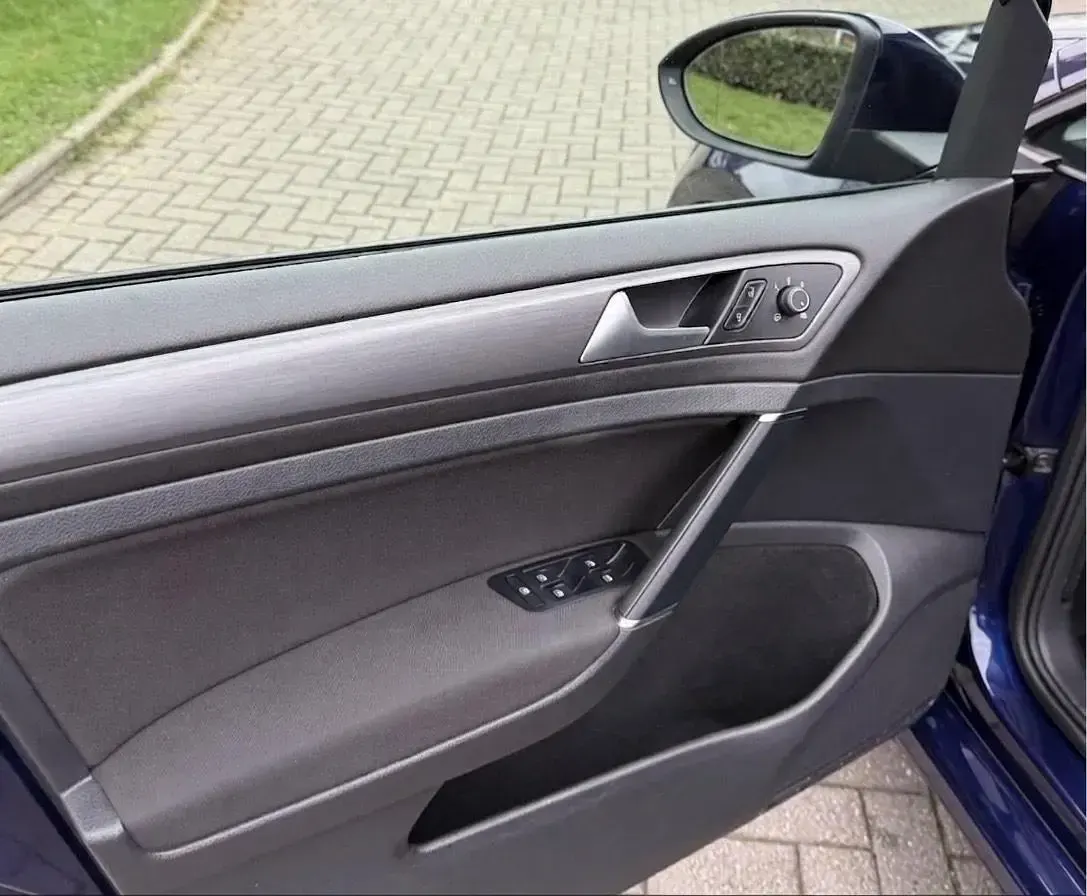 Gebraucht VW e-Golf 100 kW (136 PS) 2019 Blau Kleinwagen