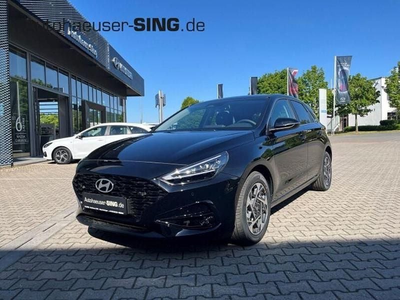 Abyss black pearl Neu 2025 Hyundai i30 Limousine | 23.990 € (Guter Preis) - Bild 1/4