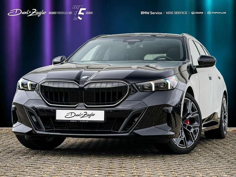 Saphirschwarzmetallic Gebraucht 2025 BMW 540 M Sport Kombi | 69.999 € (Superpreis) - Bild 1/4