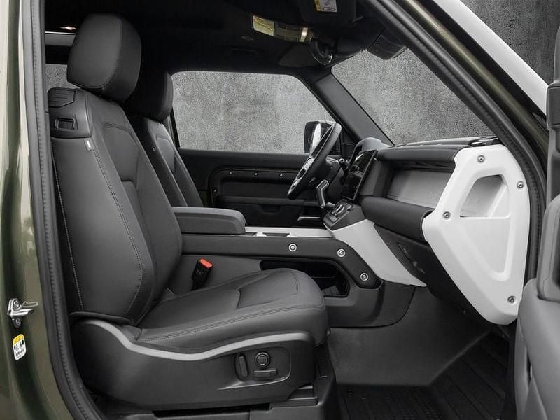 Neu Land Rover Defender SE Dynamic 200 PS (147 kW) 2025 Woolstone green SUV