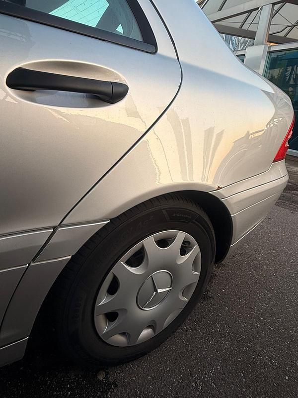 Gebraucht Mercedes C180 129 PS (94 kW) 2001 Grau Limousine