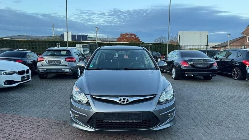 Gebraucht Hyundai i30 Classic 90 PS (66 kW) 2011 Grau Limousine