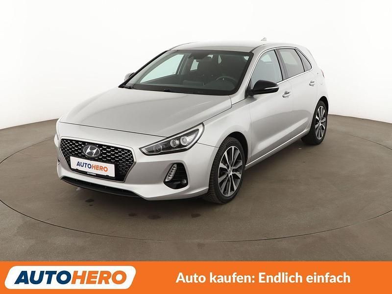 Gebraucht Hyundai i30 Intro Edition 140 PS (102 kW) 2017 Grau Limousine