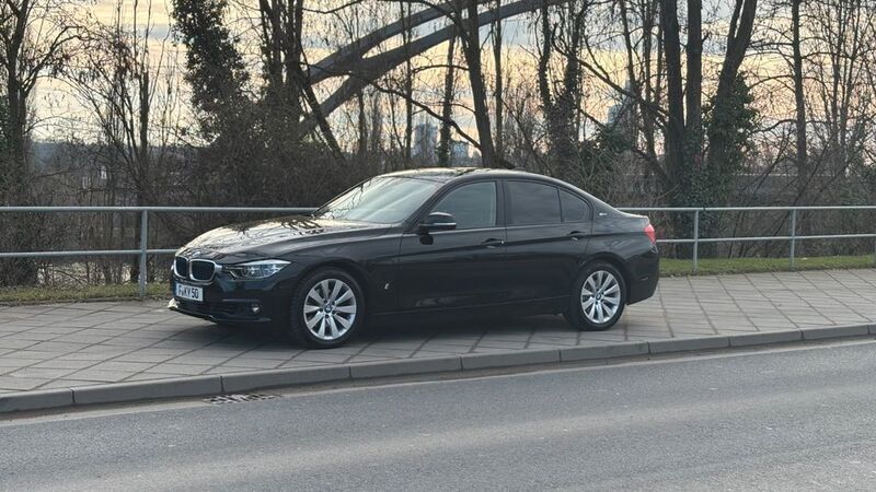 Schwarz Gebraucht 2018 BMW 330e iPerformance Limousine | 22.100 € (Fairer Preis) - Bild 1/4