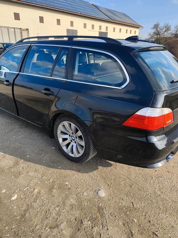 Gebraucht BMW 520 163 PS (119 kW) 2010 Schwarz Kombi