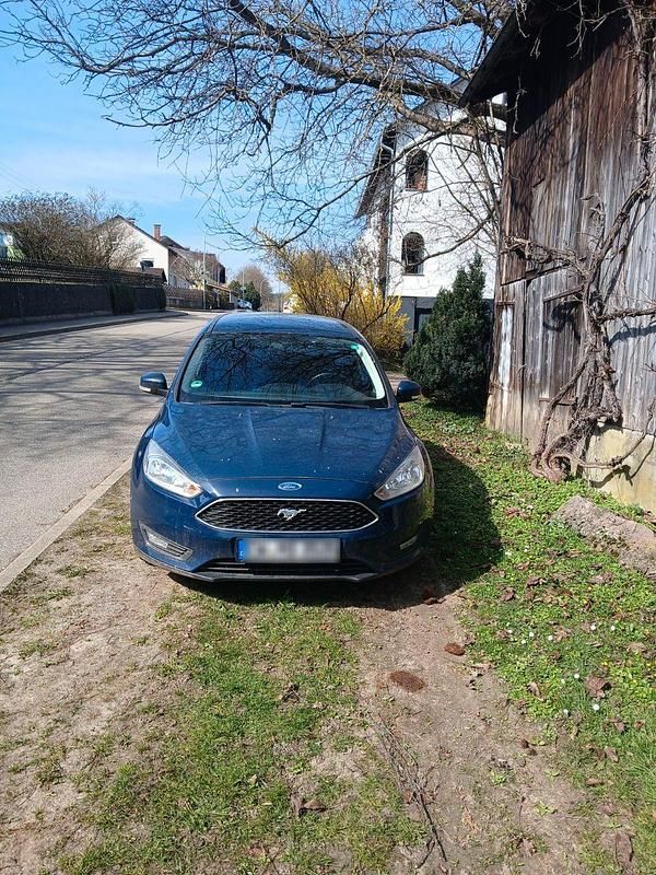 Gebraucht Ford Focus Trend 125 PS (91 kW) 2017 Blau Kombi