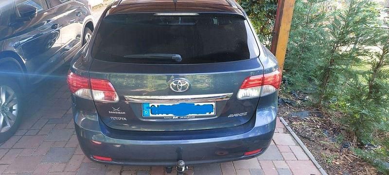 Blau Gebraucht 2014 Toyota Avensis Edition Kombi | 10.300 € (Etwas zu teuer) - Bild 1/4