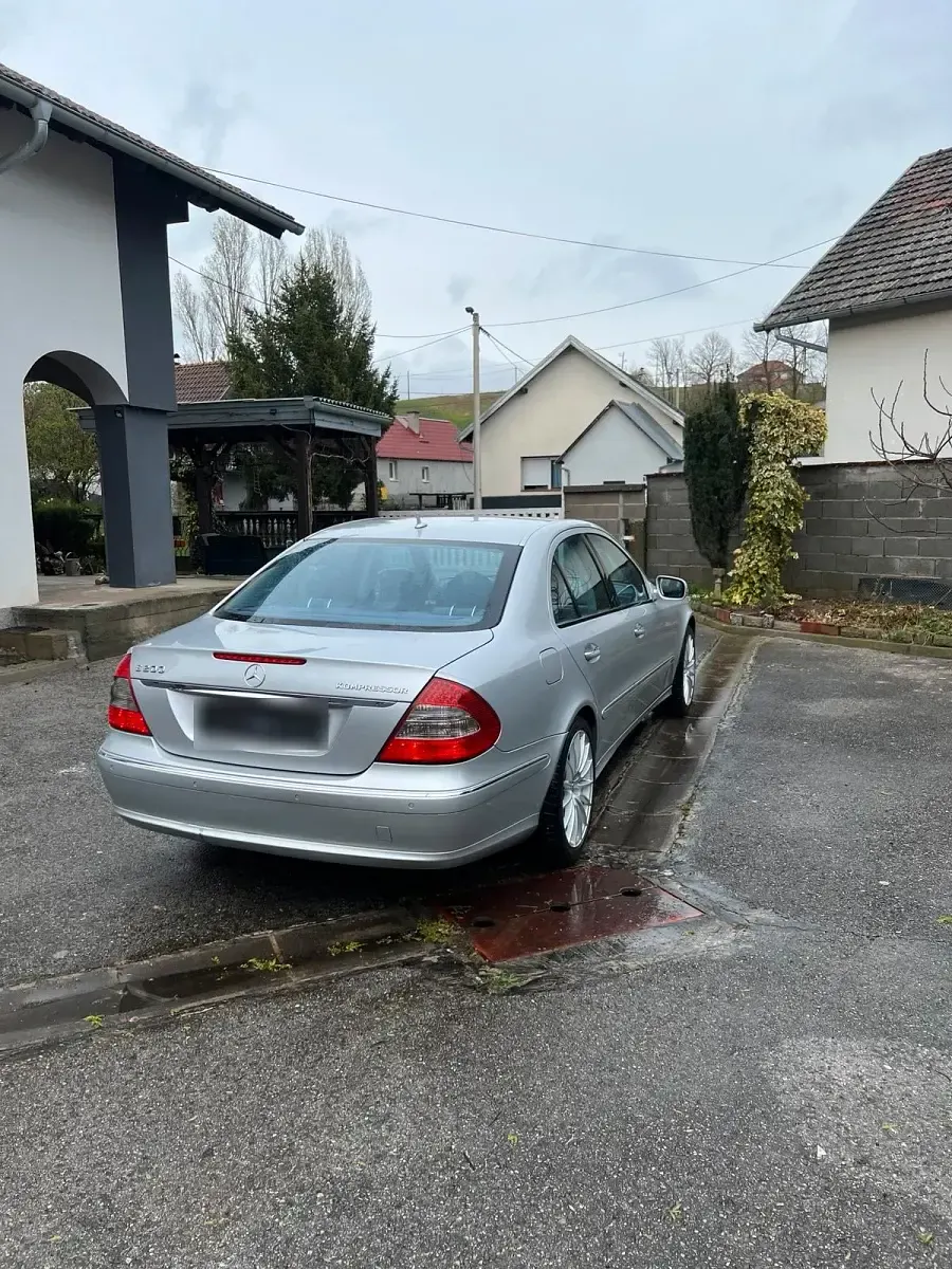 Gebraucht Mercedes E200 184 PS (135 kW) 2006 Grau Limousine