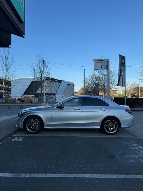 Gebraucht Mercedes C180 AMG line 156 PS (114 kW) 2019 Silber Limousine