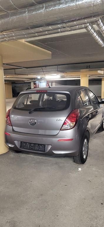 Gebraucht Hyundai i20 Edition 86 PS (63 kW) 2013 Grau Kleinwagen