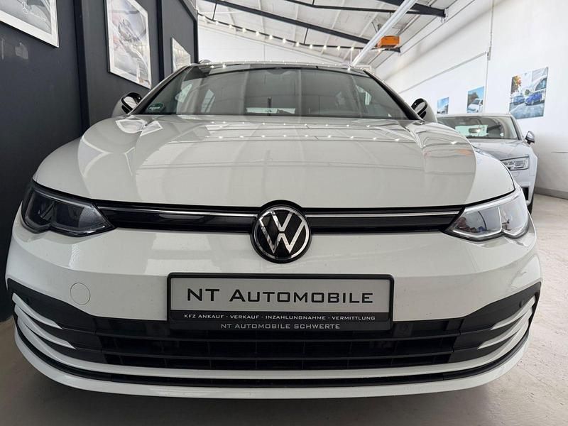 Gebraucht VW Golf VIII 150 PS (110 kW) 2021 Weiß Kombi