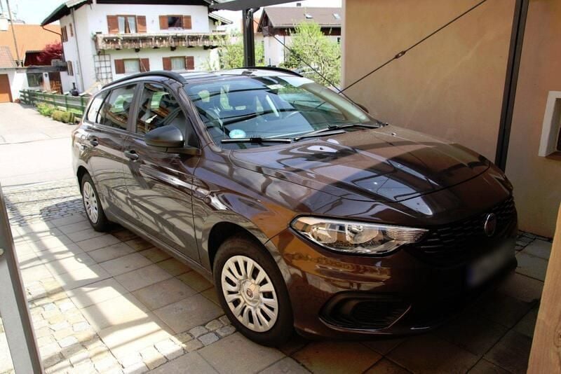 Braun Gebraucht 2017 Fiat Tipo Pop Kombi | 7.900 € (Guter Preis) - Bild 1/4
