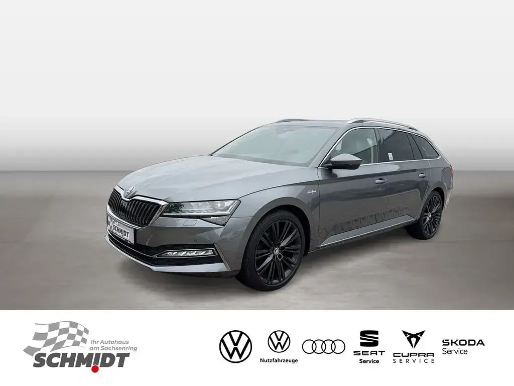 Gebraucht Skoda Superb LAURIN & KLEMENT 200 PS (147 kW) 2023 Grau Kombi