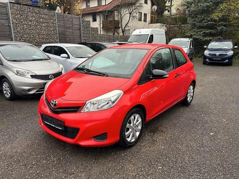 Gebraucht Toyota Yaris Cool 69 PS (50 kW) 2012 Rot Kleinwagen