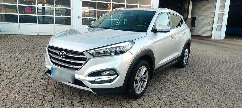 Grau Gebraucht 2017 Hyundai Tucson SUV | 14.200 € (Guter Preis) - Bild 1/4