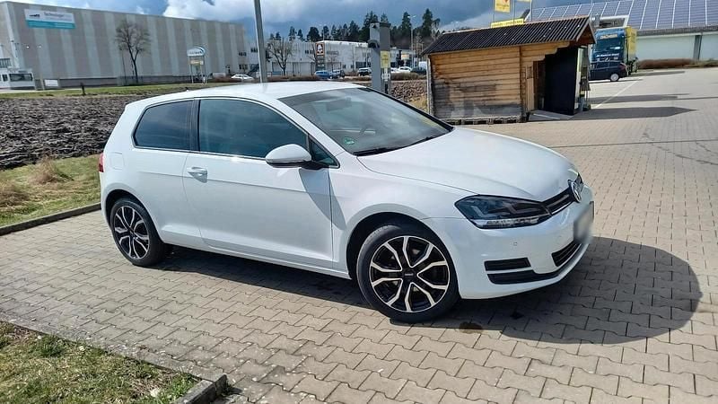 Gebraucht VW Golf VII 110 PS (80 kW) 2016 Weiß Limousine