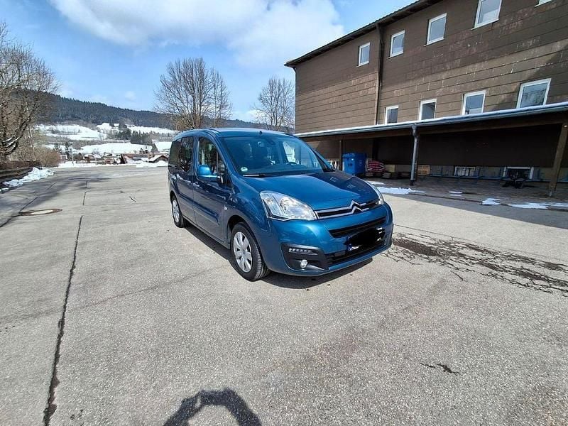 Gebraucht Citroën Berlingo Feel 99 PS (72 kW) 2016 Blau Van / Kleinbus
