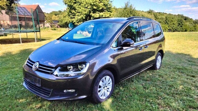 Braun Gebraucht 2016 VW Sharan Comfortline Van / Kleinbus | 14.500 € (Guter Preis) - Bild 1/4