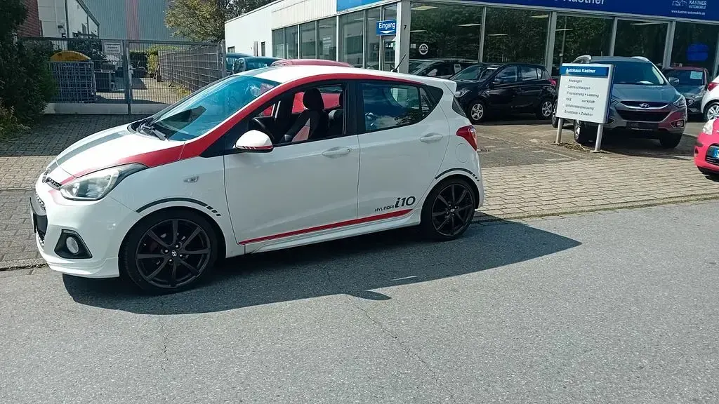 Gebraucht Hyundai i10 Sport 87 PS (63 kW) 2015 Weiß Kleinwagen
