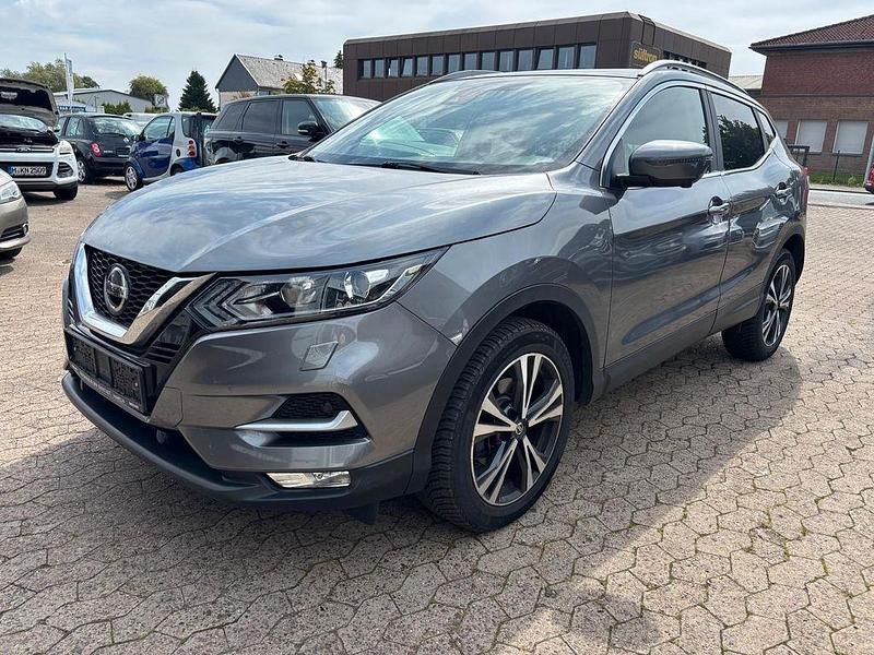 Grau Gebraucht 2019 Nissan Qashqai N-Connecta SUV | 15.800 € (Fairer Preis) - Bild 1/4