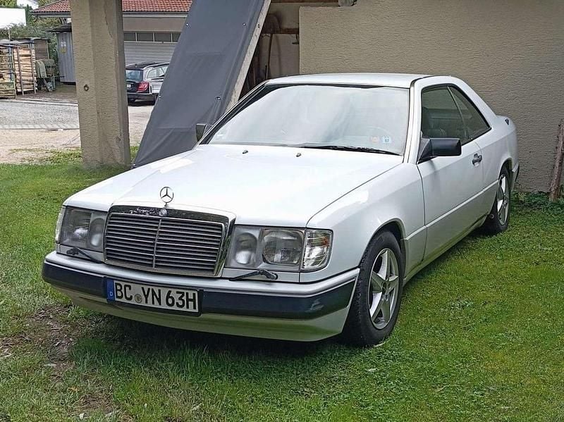 Weiß Gebraucht 1988 Mercedes 230 Coupé | 8.900 € - Bild 1/4