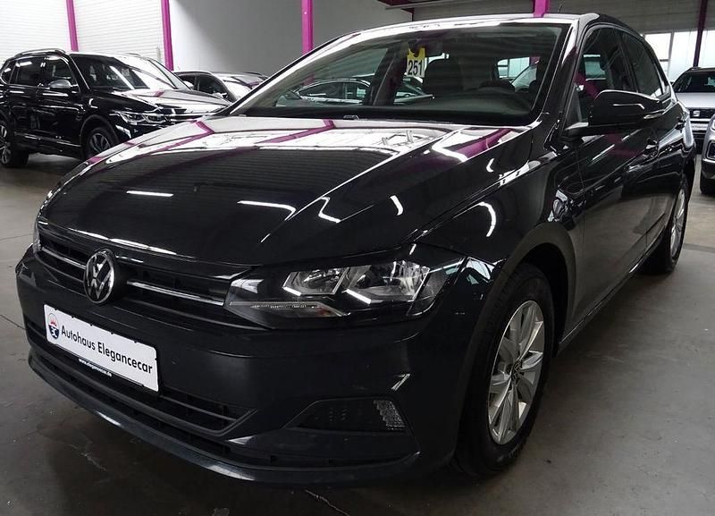 Grau Gebraucht 2021 VW Polo Comfortline Limousine | 14.749 € (Fairer Preis) - Bild 1/4