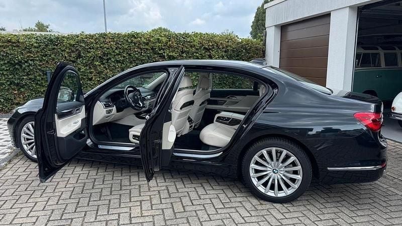 Schwarz Gebraucht 2017 BMW 740L Limousine | 32.650 € (Fairer Preis) - Bild 1/4