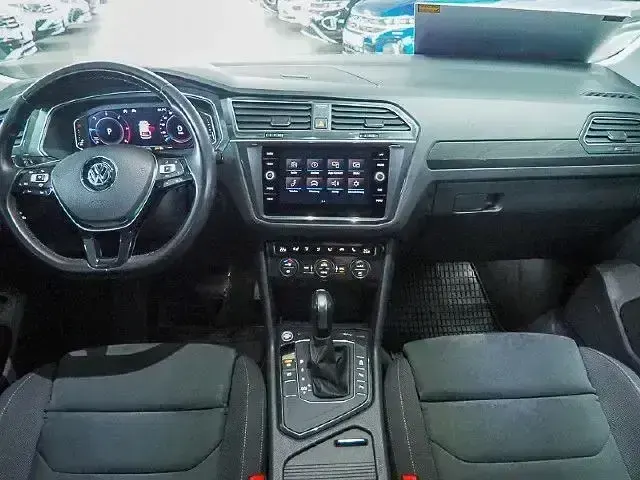 Używany VW Tiguan Highline 2021 Srebrny SUV