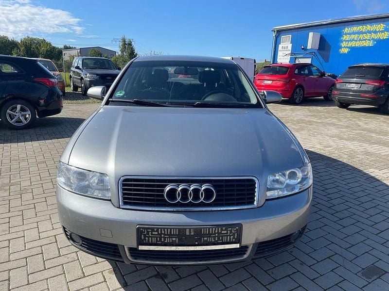 Silber Gebraucht 2001 Audi A4 Limousine | 2.700 € (Fairer Preis) - Bild 1/4
