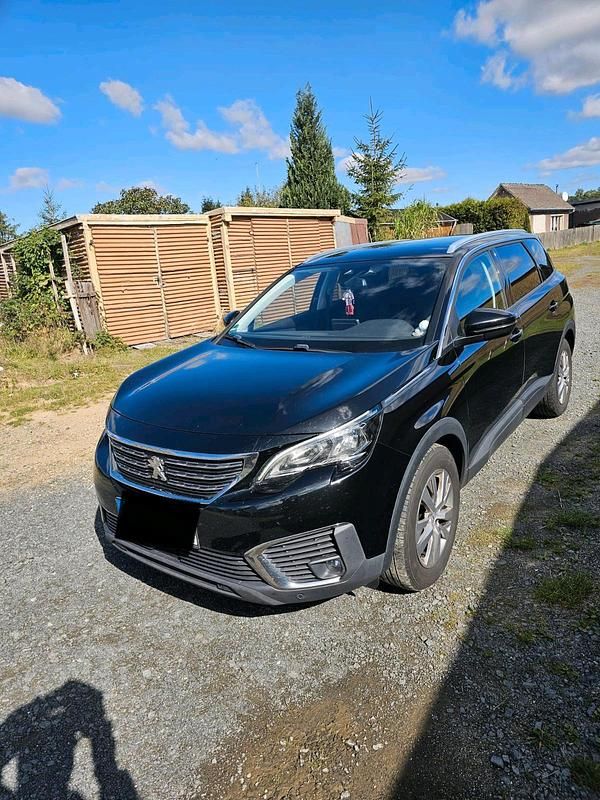 Schwarz Gebraucht 2017 Peugeot 5008 Van / Kleinbus | 9.000 € (Fairer Preis) - Bild 1/4