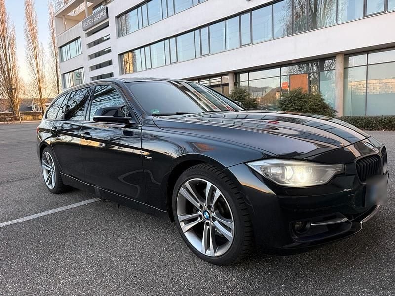 Gebraucht BMW 330 Sport Line 258 PS (189 kW) 2012 Schwarz Kombi
