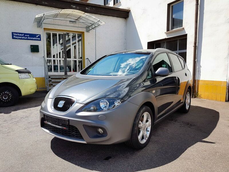 Grau metallic Gebraucht 2007 Seat Altea XL Van / Kleinbus | 7.900 € - Bild 1/4