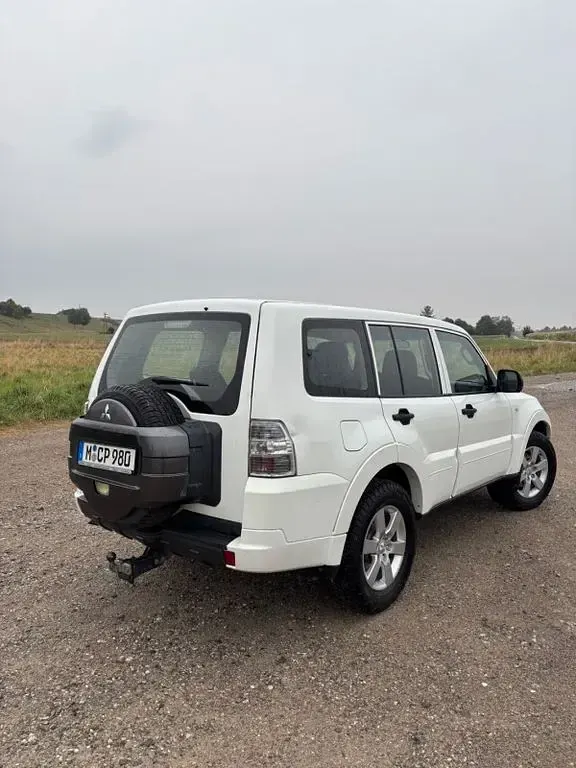 Gebraucht Mitsubishi Pajero 200 PS (147 kW) 2012 Weiß SUV