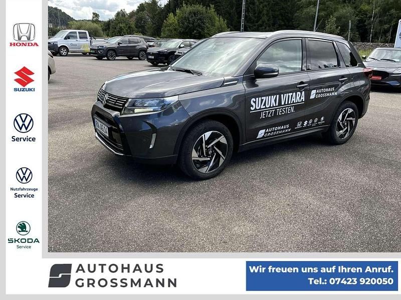 Titan dark grey pearl metallic Gebraucht 2025 Suzuki Vitara Comfort+ SUV | 27.990 € (Fairer Preis) - Bild 1/4