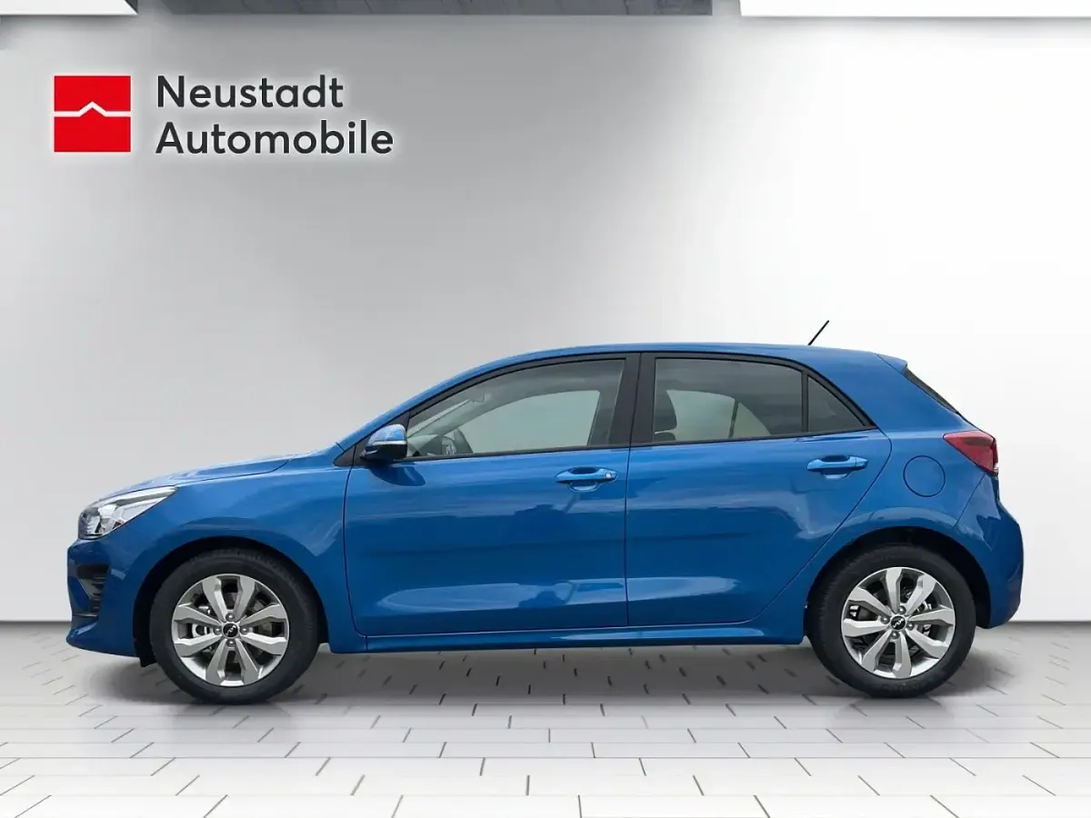 Używany Kia Rio Vision 84 KM (61 kW) 2023 Niebieski Sedan/Limuzyna