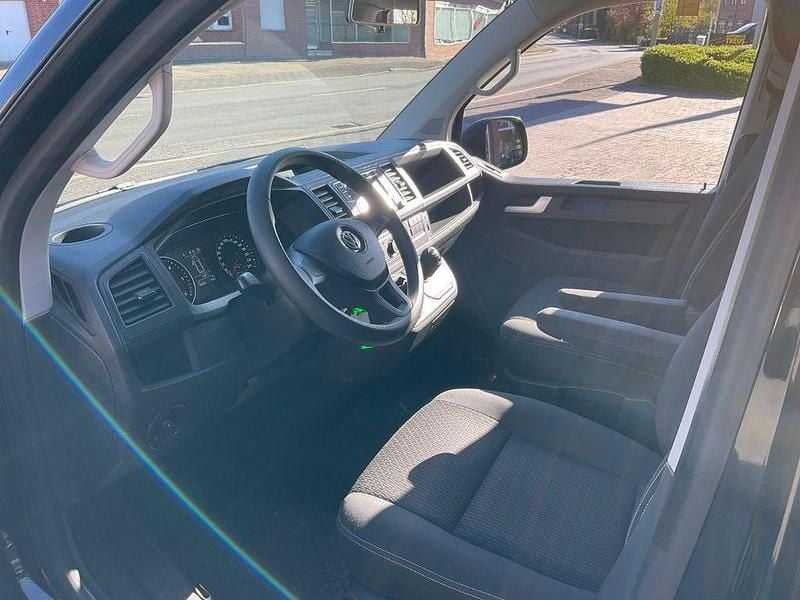 Gebraucht VW Multivan Trendline 150 PS (110 kW) 2019 Schwarz Van / Kleinbus