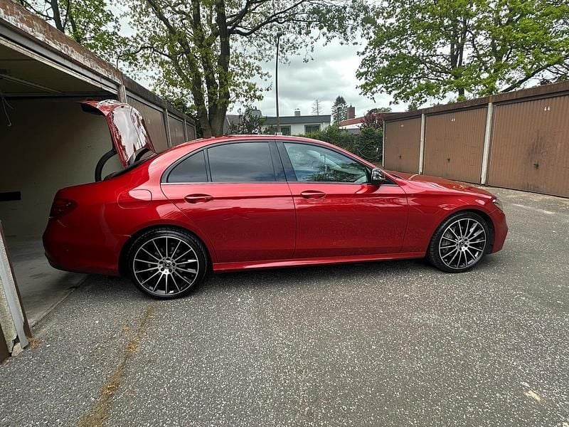 Gebraucht Mercedes E220 AMG line 220 PS (161 kW) 2017 Rot Limousine