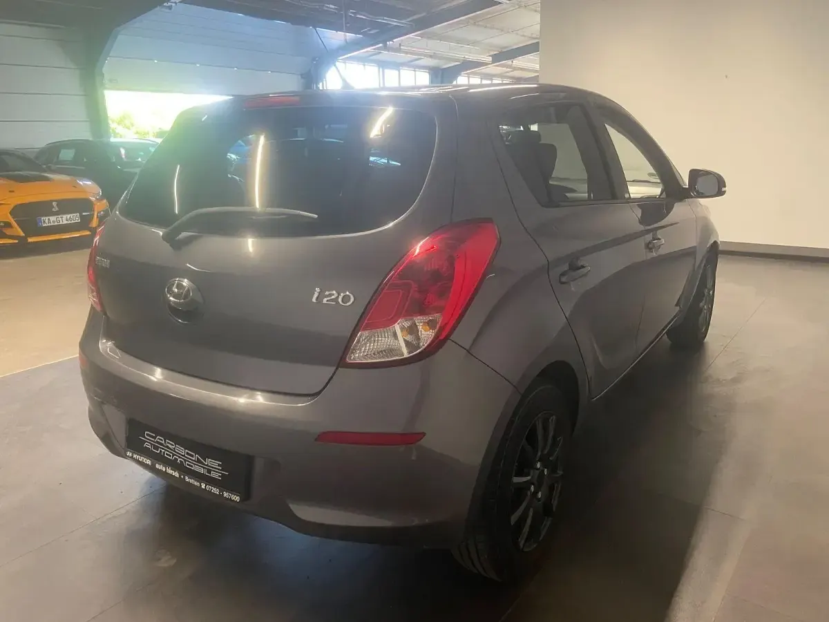 Gebraucht Hyundai i20 Edition 86 PS (63 kW) 2014 Grün Kleinwagen
