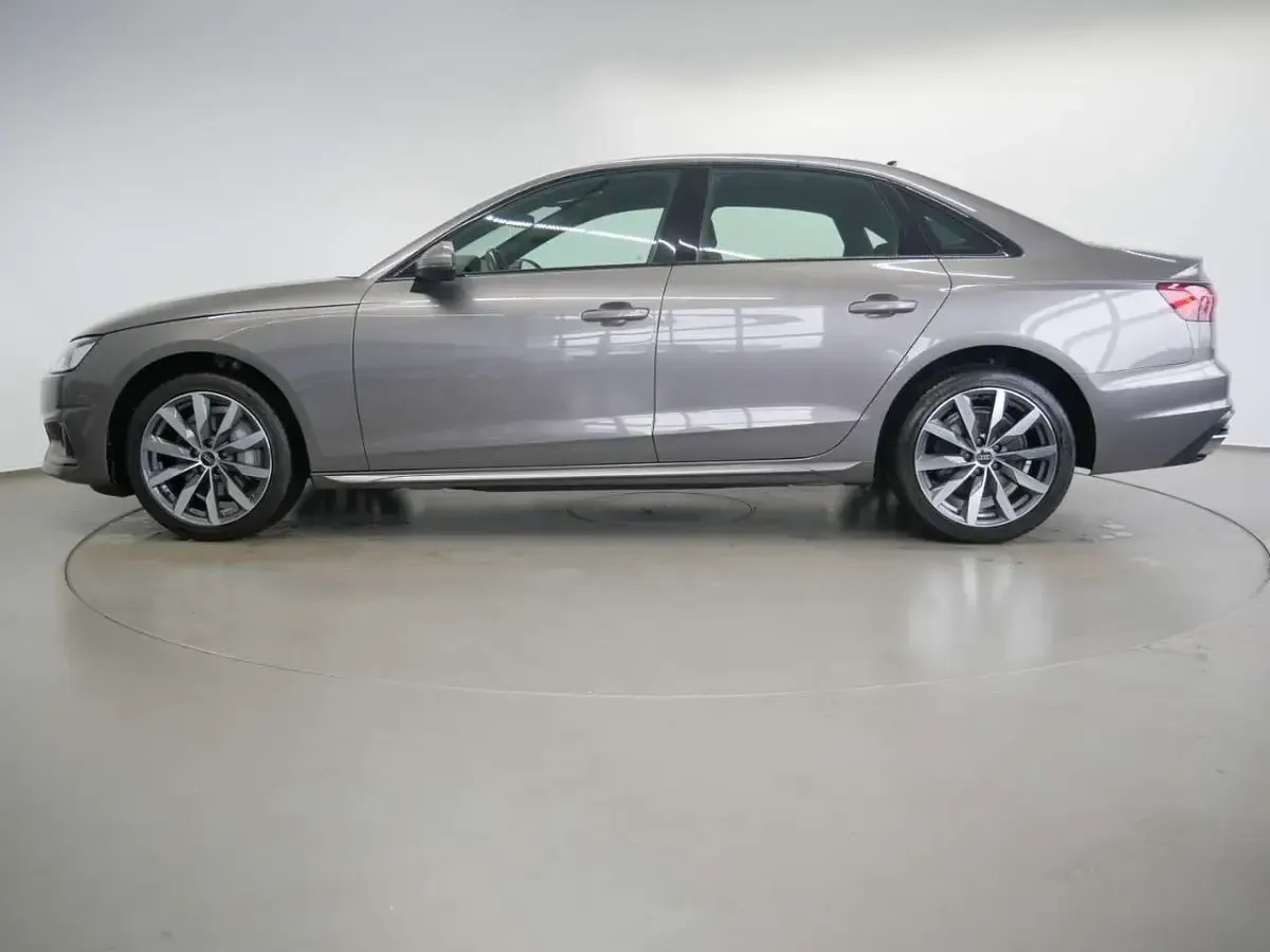 Gebraucht Audi A4 Advanced 204 PS (150 kW) 2022 Terragrau metallic Limousine