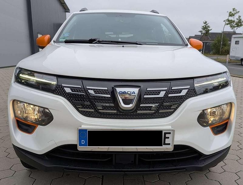Weiß Gebraucht 2022 Dacia Spring Comfort Plus Kleinwagen | 8.500 € (Superpreis) - Bild 1/4