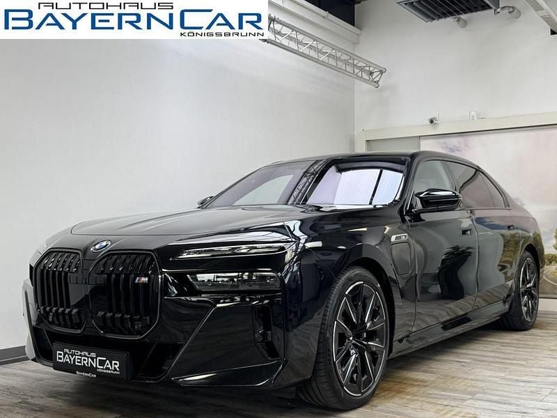 Black sapphire metallic Gebraucht 2025 BMW M760e Executive Limousine | 129.989 € (Fairer Preis) - Bild 1/4