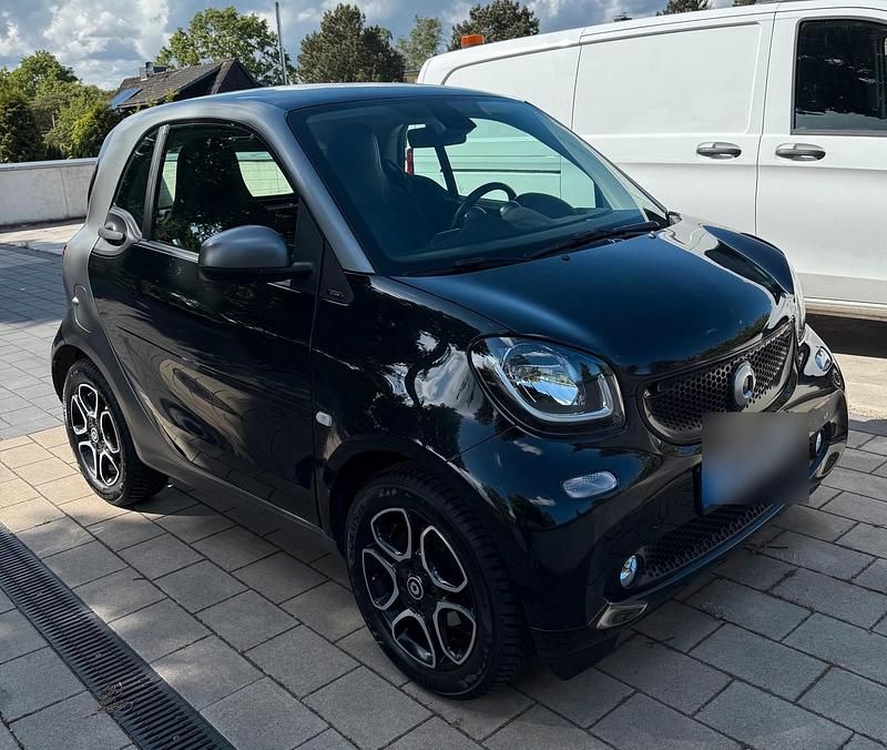 Schwarz Gebraucht 2019 Smart ForTwo Coupé Passion Kleinwagen | 16.000 € (Teuer) - Bild 1/1