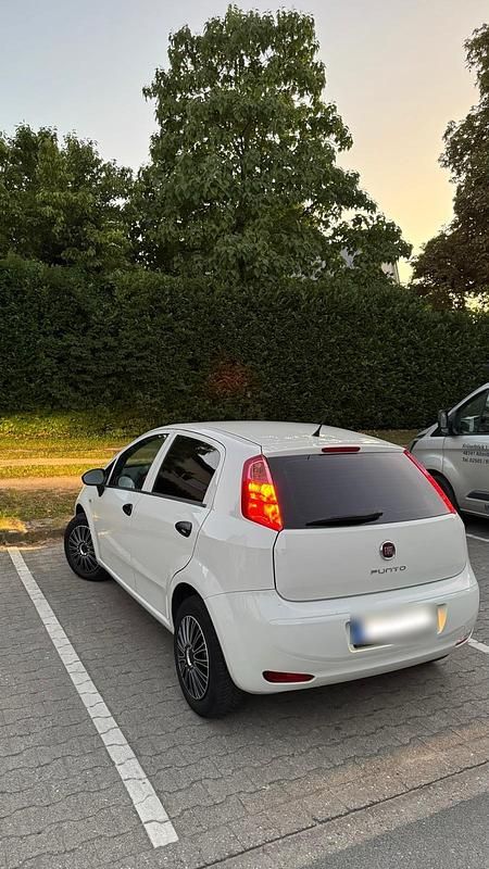 Weiß Gebraucht 2015 Fiat Grande Punto Kleinwagen | 3.600 € - Bild 1/4