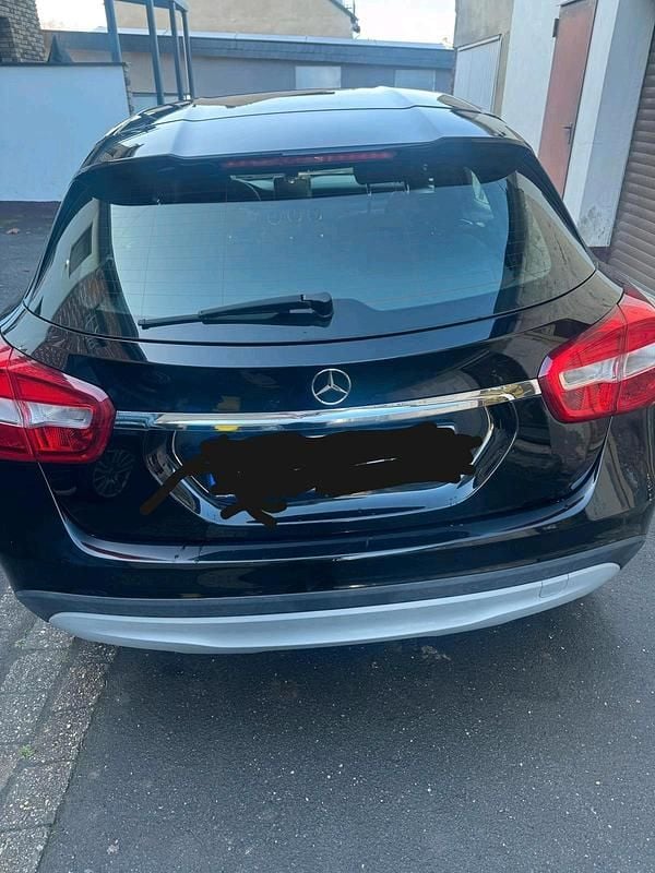 Gebraucht Mercedes GLA180 122 PS (89 kW) 2016 Schwarz SUV