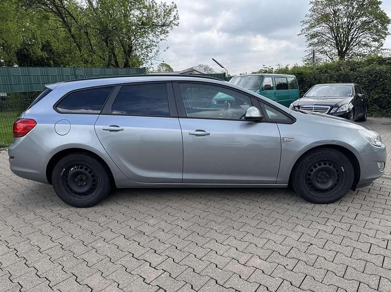 Gebraucht Opel Astra Edition 95 PS (69 kW) 2012 Kombi