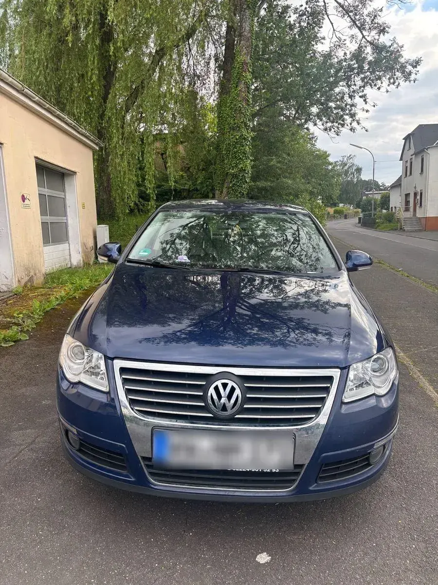 Gebraucht VW Passat Comfortline 116 PS (85 kW) 2005 Blau Limousine